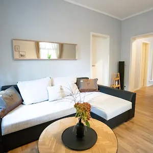 Toni Charming Im Idyllischem Villenviertel Mit Netflix Dresden