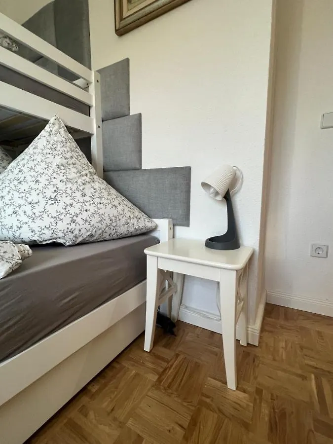 Sweet Home Cozy Dresden Apartment Three